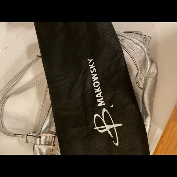 B. Mackowsky white/silver hobo bag - Picture 10 of 11